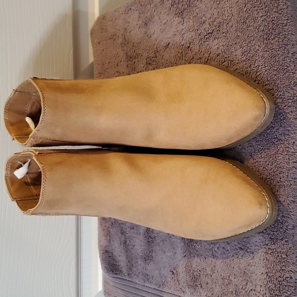 Universal Threads Woman's booties - Picture 1 of 5